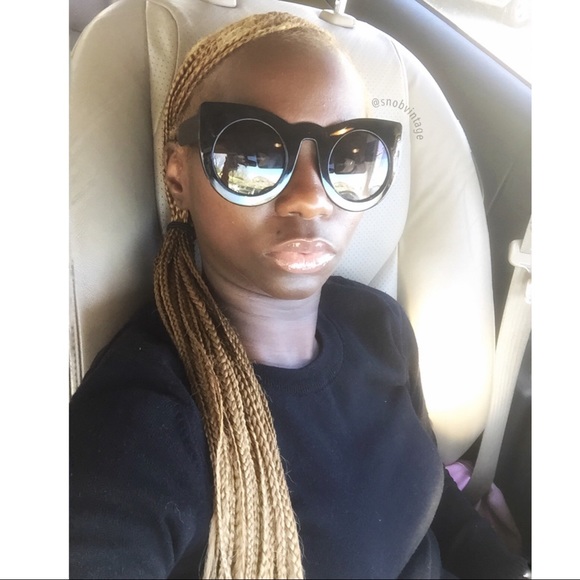 ❣️Last Pair❣️White big round cat eye sunglasses 🕶 - Picture 3 of 3